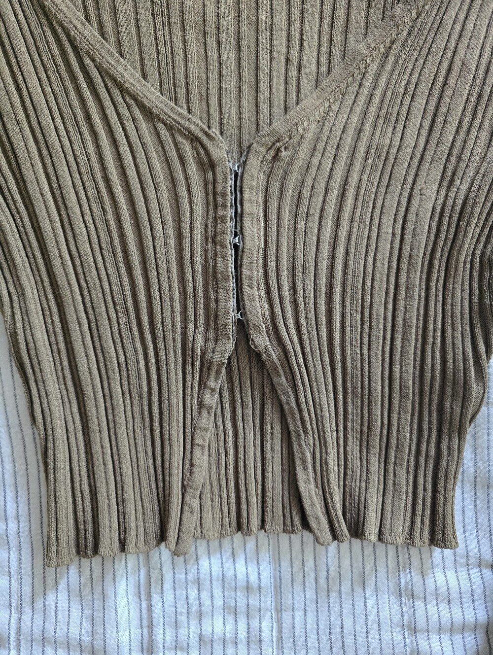 Urban Outfitters Ashton Ribbed Cropped Cardigan Top Long-Sleeve Size S Brown - Picture 2 of 5